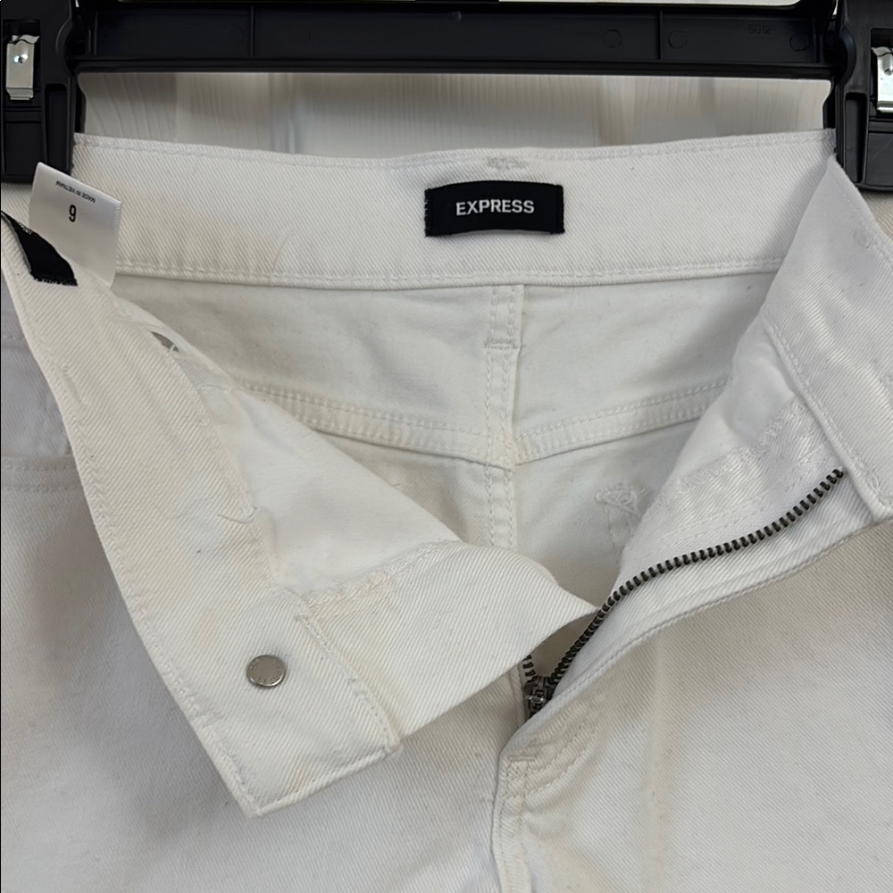 Express Shorts - Picture 4 of 4